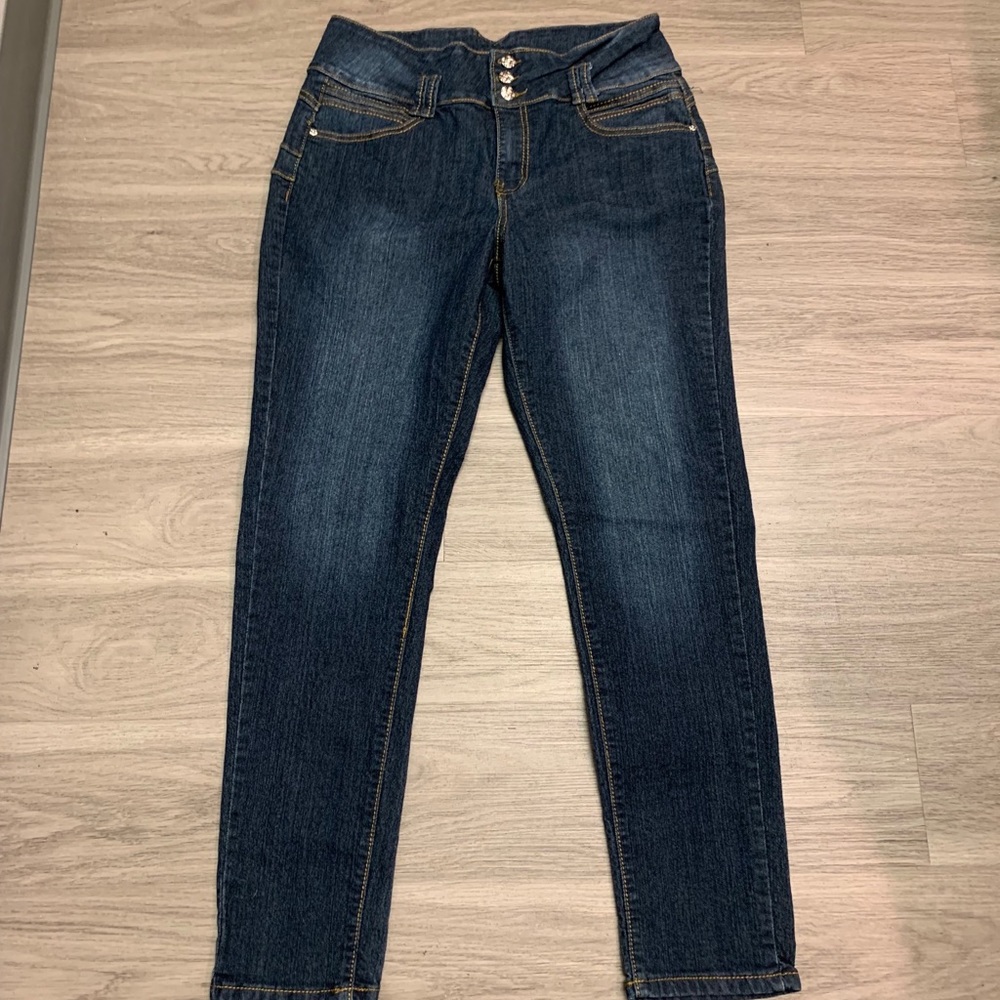 BE by Hailey Jeans